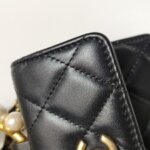 Chanel Quilted Lambskin CC Shoulder Bag (Шанель) — фото 19