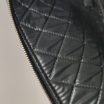 Chanel Quilted Lambskin CC Clutch (Шанель) — фото 11
