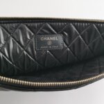 Chanel Quilted Lambskin CC Clutch (Шанель) — фото 7