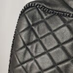 Chanel Quilted Lambskin CC Shoulder Bag (Шанель) — фото 24