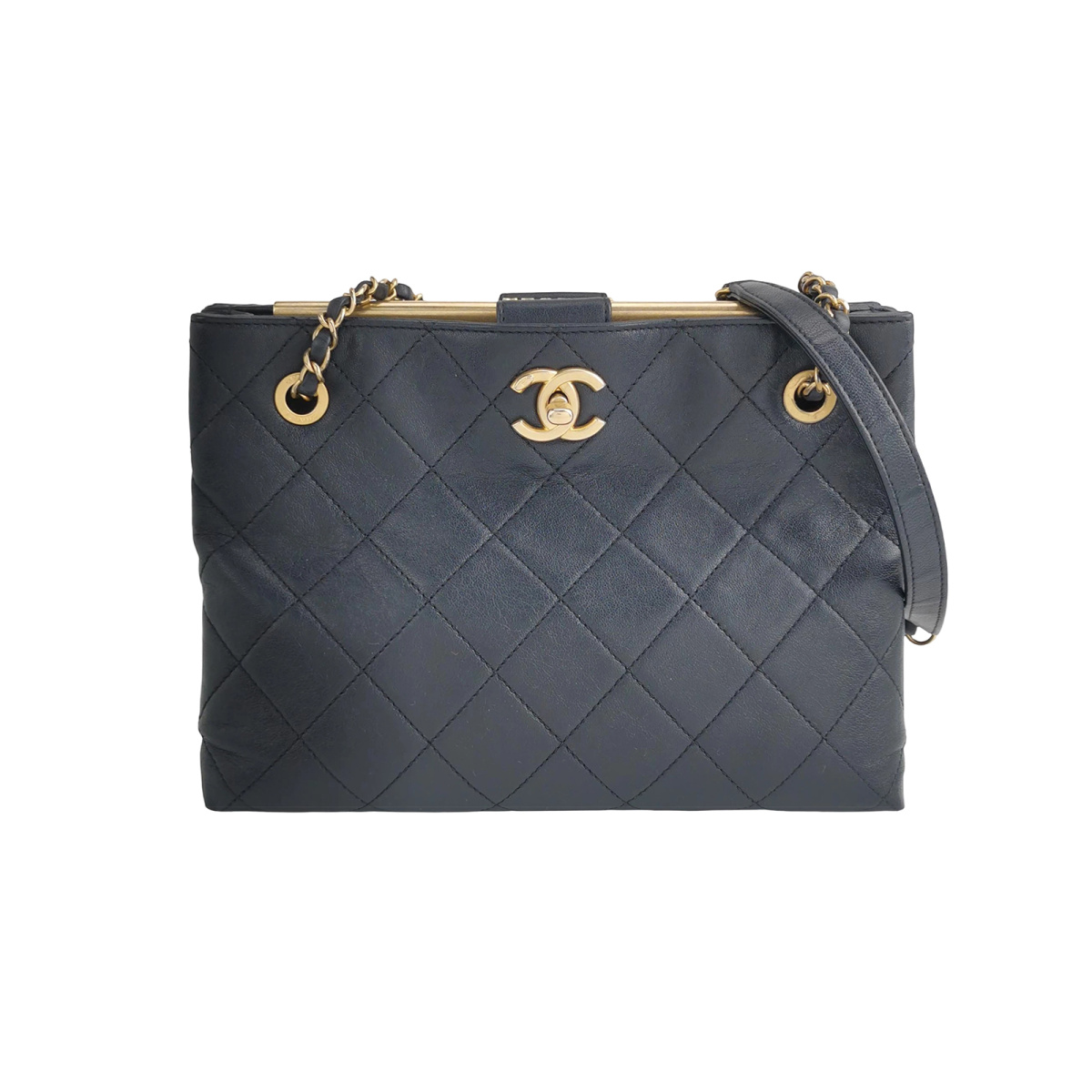 Chanel Quilted Lambskin CC Shoulder Bag (Шанель) — фото 1