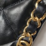 Chanel Quilted Lambskin Shoulder Bag (Шанель) — фото 16