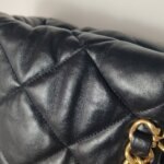 Chanel Quilted Lambskin Shoulder Bag (Шанель) — фото 20