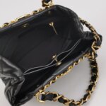 Chanel Quilted Lambskin Shoulder Bag (Шанель) — фото 7