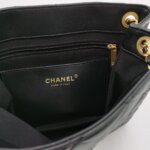 Chanel Quilted Lambskin CC Shoulder Bag (Шанель) — фото 8