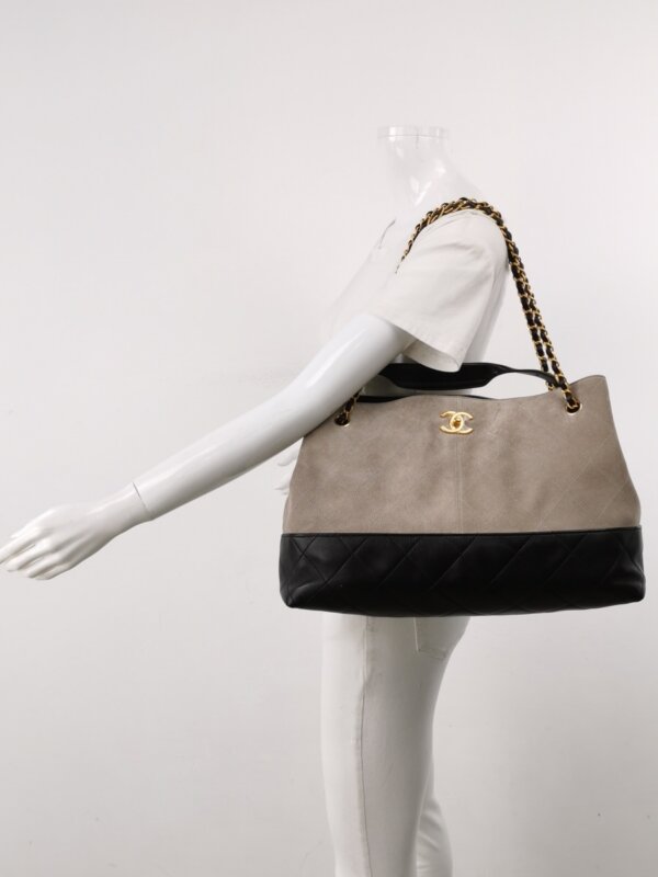 Chanel Quilted Lambskin CC Shoulder Bag (Шанель)