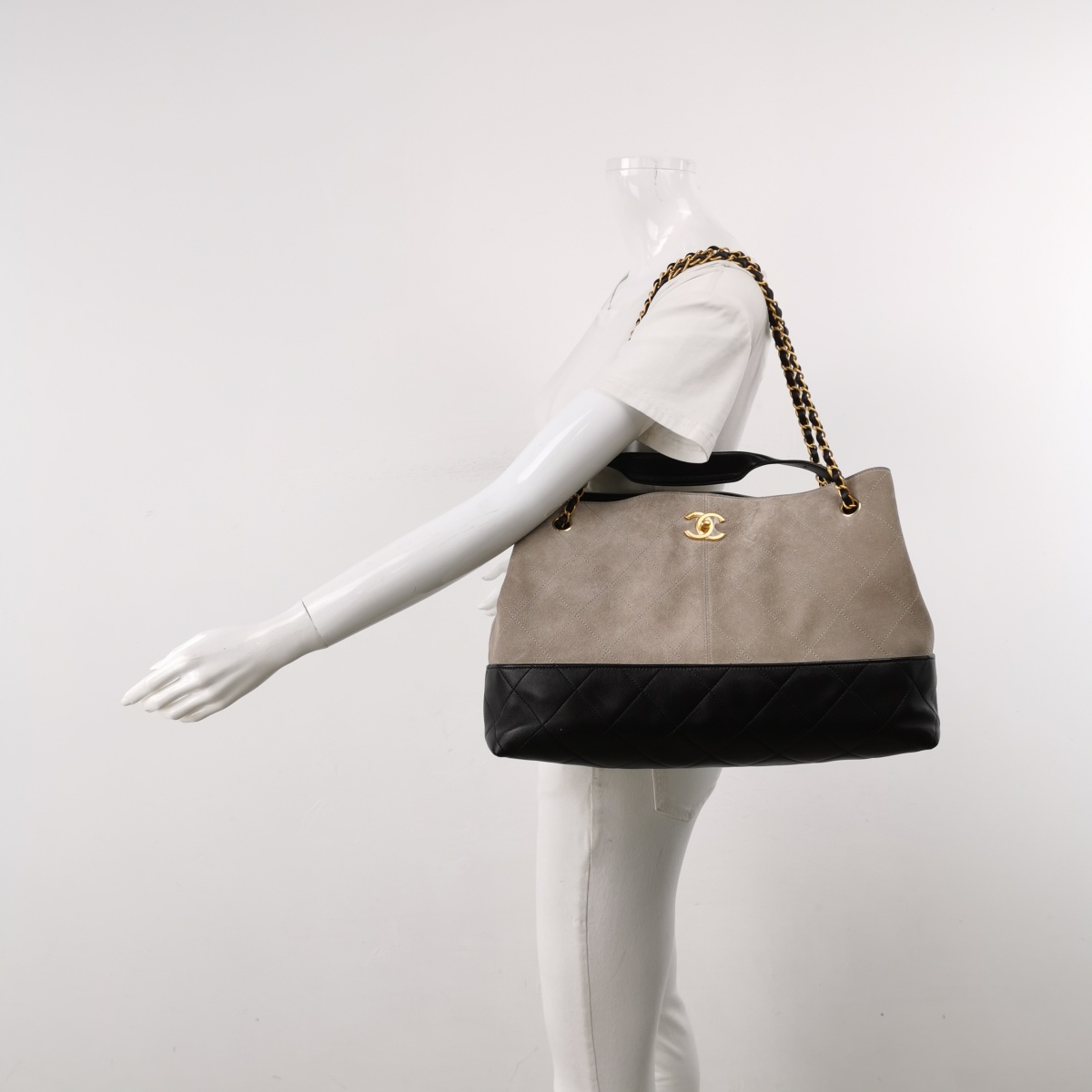 Chanel Quilted Lambskin CC Shoulder Bag (Шанель) — фото 1