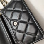 Chanel Quilted Lambskin CC Crossbody (Шанель) — фото 12