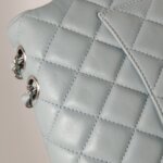 Chanel Quilted Lambskin CC Shoulder Bag (Шанель) — фото 27
