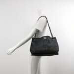 Chanel Quilted Calfskin CC Shoulder Bag (Шанель) — фото 2