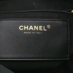Chanel Quilted Calfskin Shoulder Bag (Шанель) — фото 8