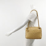Chanel Quilted Lambskin CC Shoulder Bag (Шанель) — фото 2
