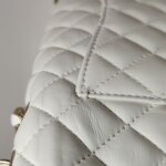 Chanel Quilted Lambskin CC Shoulder Bag (Шанель) — фото 23