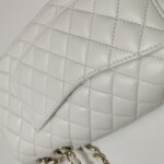 Chanel Quilted Lambskin CC Shoulder Bag (Шанель) — фото 25