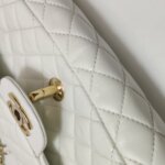 Chanel Quilted Lambskin CC Shoulder Bag (Шанель) — фото 27