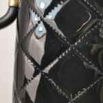 Chanel Quilted Patent CC Crossbody (Шанель) — фото 15