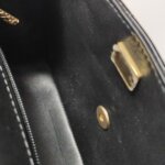 Chanel Quilted Patent CC Crossbody (Шанель) — фото 20