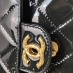 Chanel Quilted Patent CC Crossbody (Шанель) — фото 22