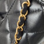 Chanel Quilted Lambskin CC Shoulder Bag (Шанель) — фото 12