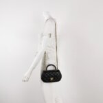 Chanel Quilted Lambskin CC Shoulder Bag (Шанель) — фото 2