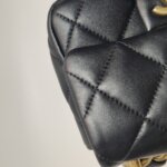 Chanel Quilted Lambskin CC Shoulder Bag (Шанель) — фото 22