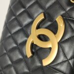 Chanel Quilted Lambskin CC Shoulder Bag (Шанель) — фото 14