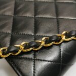 Chanel Quilted Lambskin CC Shoulder Bag (Шанель) — фото 13
