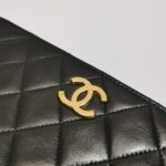 Chanel Quilted Lambskin CC Shoulder Bag (Шанель) — фото 14