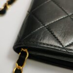 Chanel Quilted Lambskin CC Shoulder Bag (Шанель) — фото 19