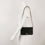 Chanel Quilted Lambskin CC Shoulder Bag (Шанель) — фото 2