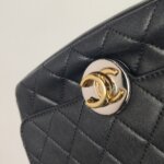Chanel Quilted Lambskin CC Shoulder Bag (Шанель) — фото 13