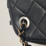Chanel Quilted Lambskin CC Shoulder Bag (Шанель) — фото 14