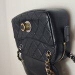 Chanel Quilted Lambskin CC Shoulder Bag (Шанель) — фото 23