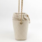 Chanel Quilted Lambskin CC Shoulder Bag (Шанель) — фото 4