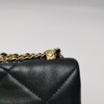 Chanel Quilted Lambskin CC Crossbody (Шанель) — фото 12