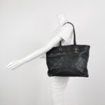Chanel Quilted Calfskin CC Shoulder Bag (Шанель) — фото 2