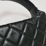Chanel Quilted Lambskin CC Handbag (Шанель) — фото 16